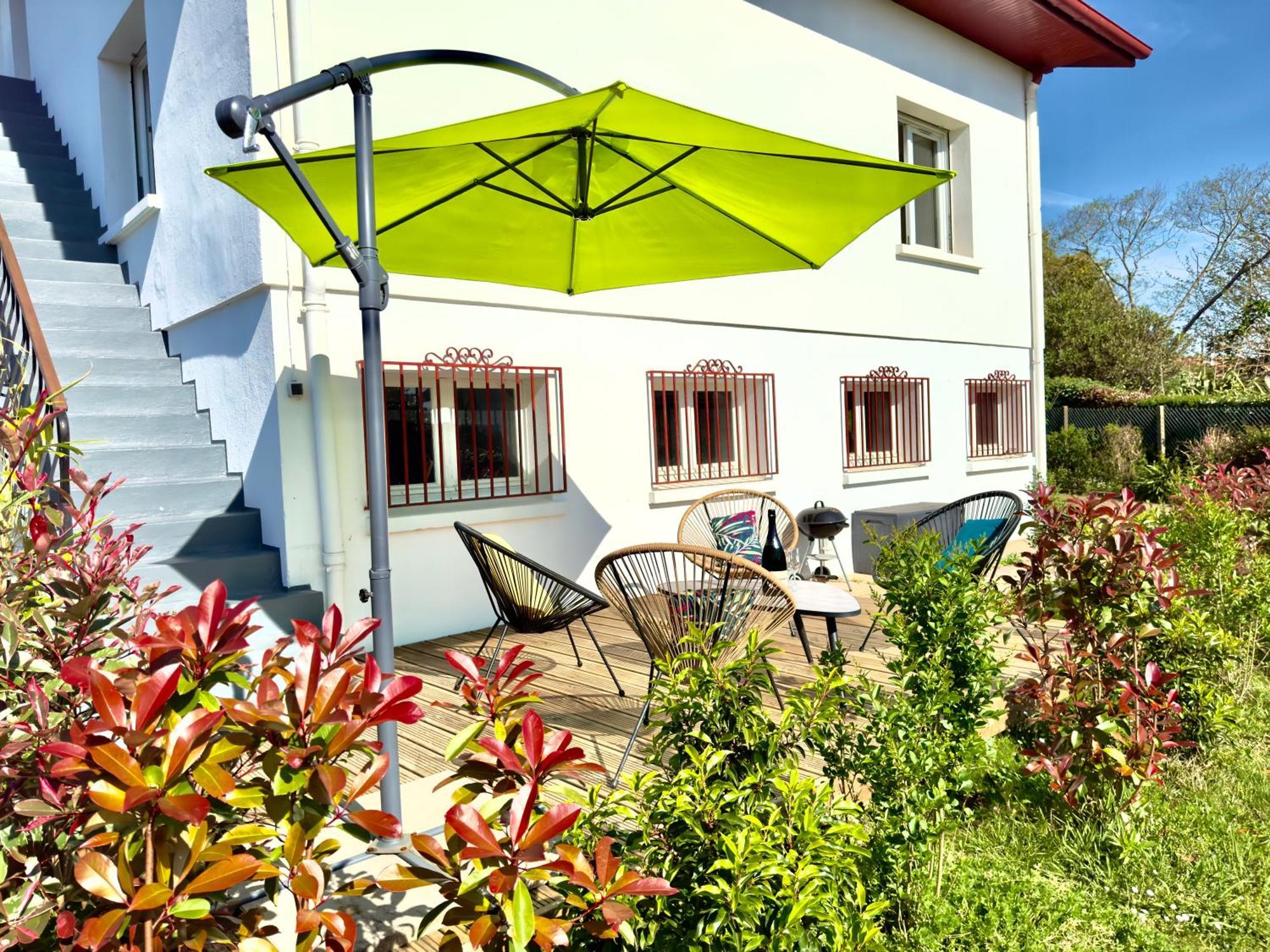 Maison Des Chenes 64 - Independant Apartment With Terrasse Буко Екстериор снимка