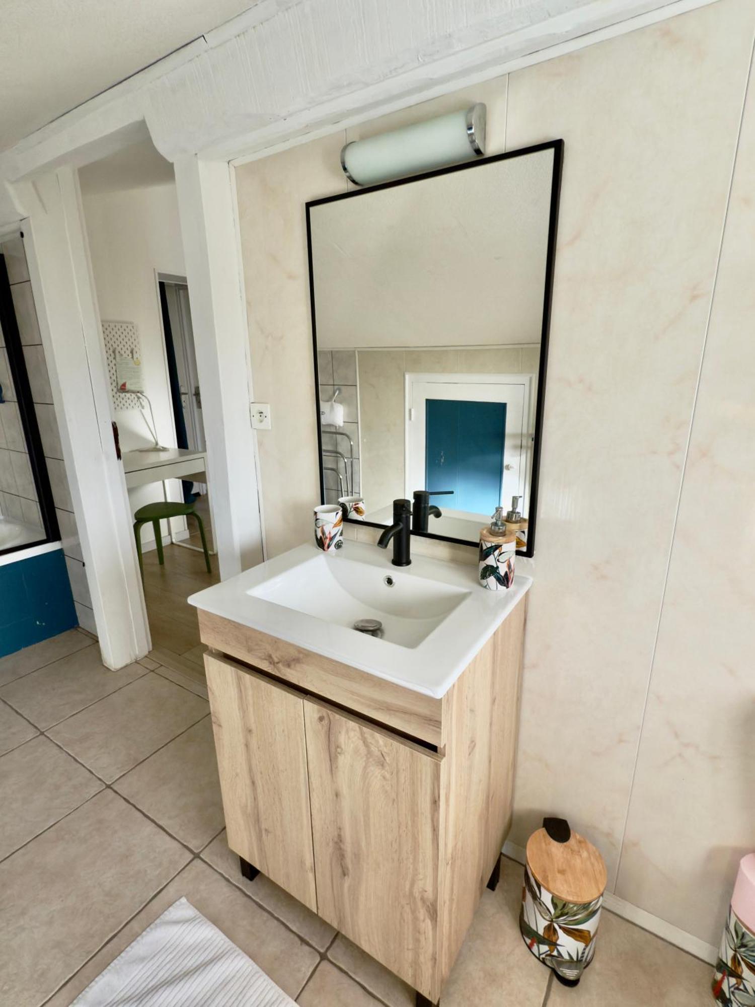 Maison Des Chenes 64 - Independant Apartment With Terrasse Буко Екстериор снимка